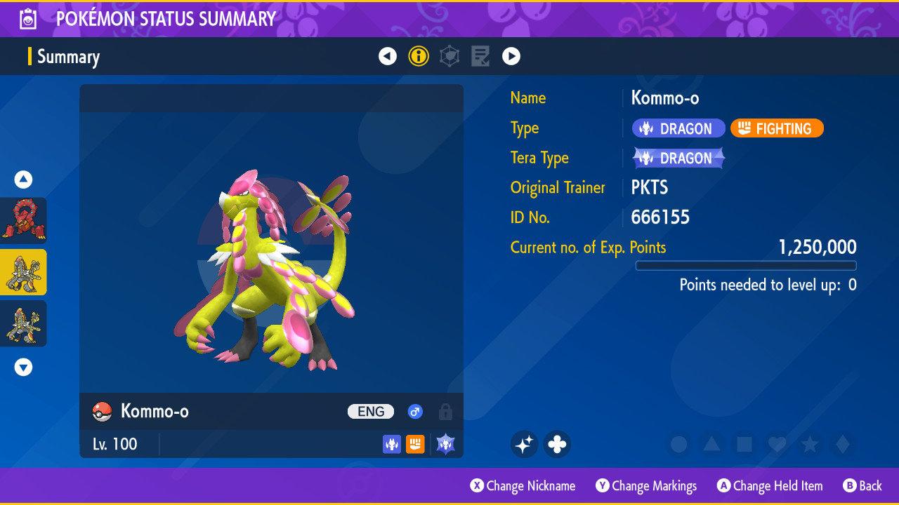 Foto de la carta Pokémon KOMMO O variocolor Pokémon Escarlata Púrpura 6IV Listo para el Combate Competitivo
